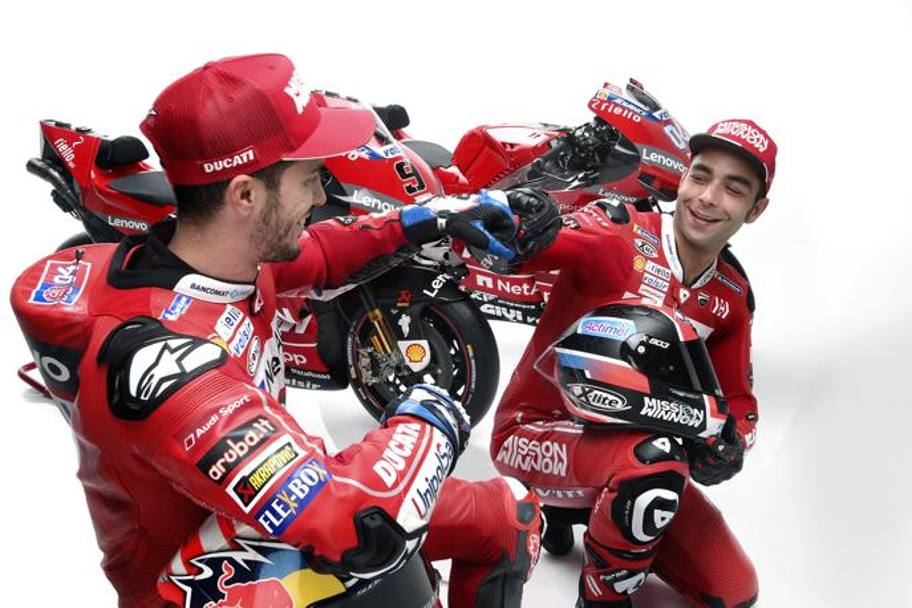 Da sinistra Andrea Dovizioso e Danilo Petrucci con la Ducati MotoGP 2019